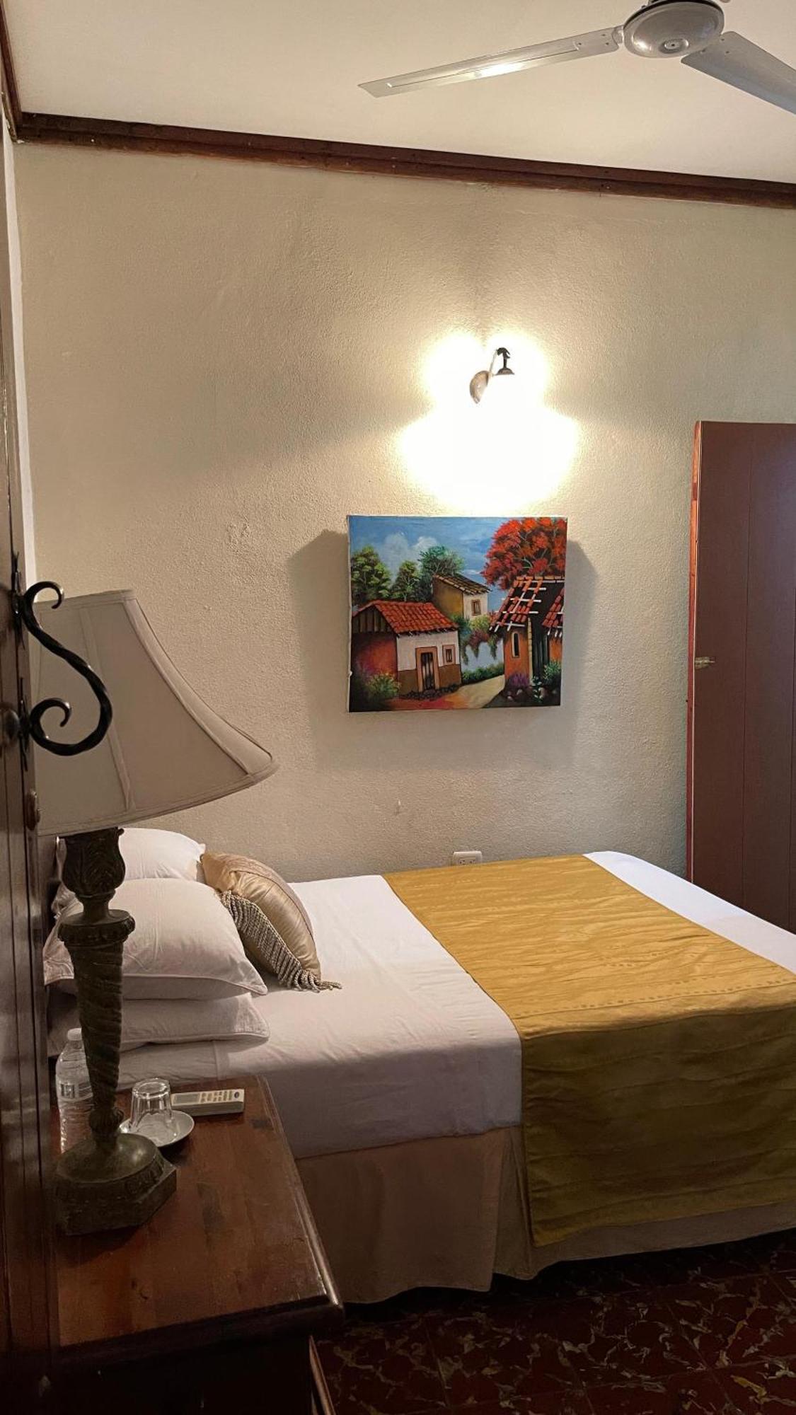 Hostal Fuente Castalia, B Y B León Εξωτερικό φωτογραφία